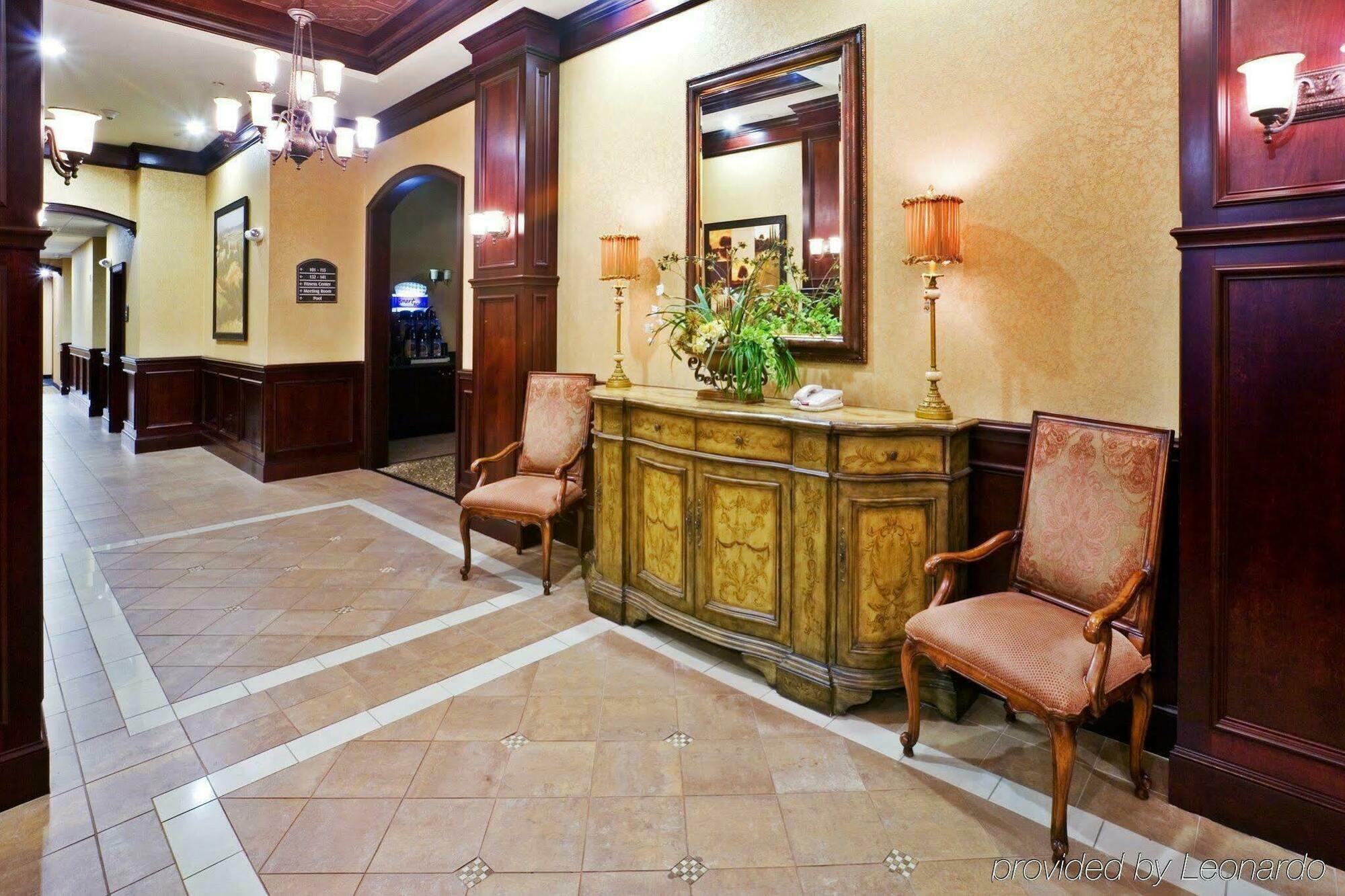 Holiday Express & By Ihg Hotel Texarkana